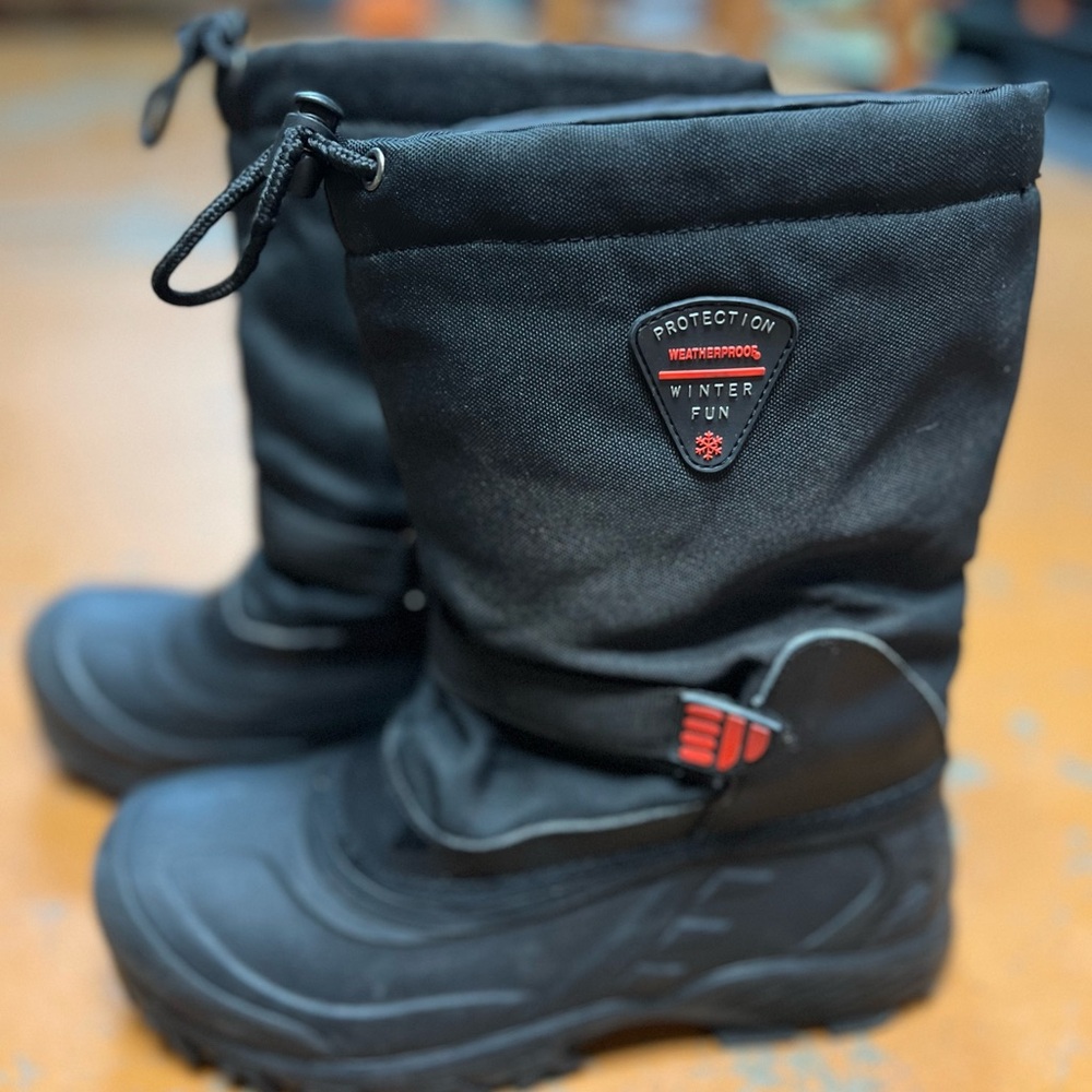 Men’s winter boots size 9